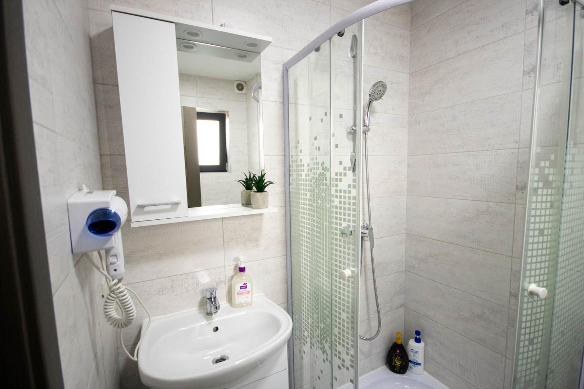 Astar Apartments - Small Rădăuţi Exteriör bild
